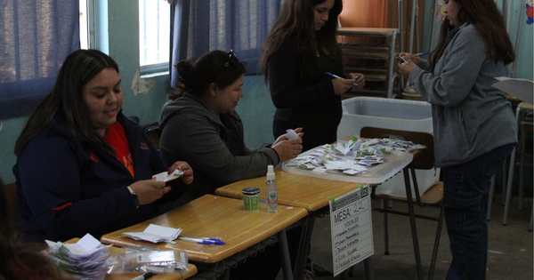 Arranca el cierre de mesas en Colina y Lampa: así se desarrolla el conteo de votos en las comunas.