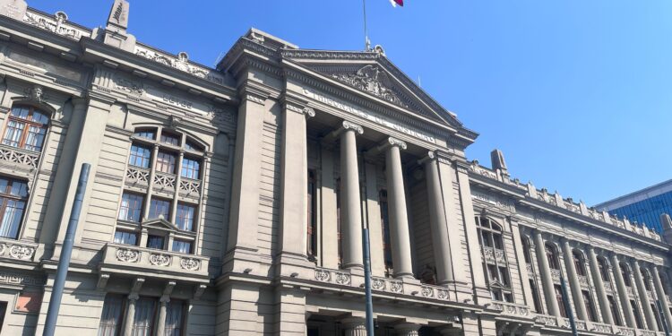 Corte Suprema acusa a altos funcionarios del Poder Judicial de realizar negocios externos.