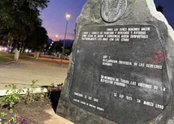 Se conmemora el Día Internacional de los Derechos Humanos y se presenta un proyecto de restauración de la Plaza de la Memoria.