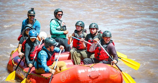 Descenso en rafting por el río Mapocho se convierte en un hito ambiental en Santiago.