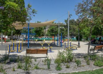 Anuncian mejoras significativas en las plazas de juegos en Providencia.