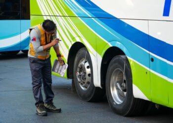 Gobierno intensifica controles en terminales y rutas para el fin de semana largo.