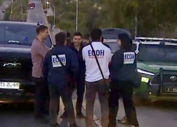 Hombre es encontrado maniatado y asesinado a balazos en la vía pública de Peñalolén.