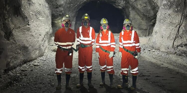 Embajadora de Países Bajos resalta la importancia del cobre y la gestión del agua durante su visita a División El Teniente.