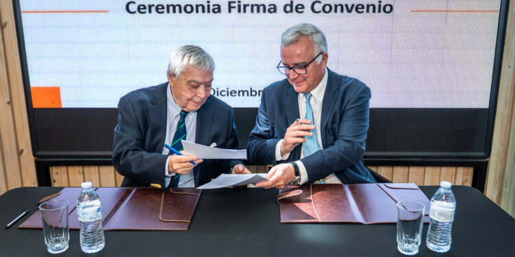 Duoc UC y SOFOFA presentan un nuevo programa de formación técnica y profesional.