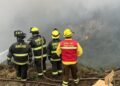 Alerta Roja en Valparaíso debido a incendio en San Roque: 2 hectáreas consumidas, 15 evacuados y sin viviendas dañadas.