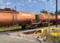 Buin: furgón colisiona con tren que llevaba ácido sulfúrico.
