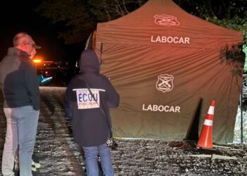 Investigan una supuesta ejecución vinculada al crimen organizado en un camino rural de Lampa.