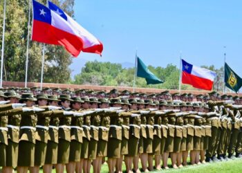 Se suman 676 nuevos carabineros a las labores policiales tras completar su formación.