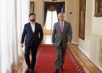 Un “amarre”: la normativa del Gobierno impediría que Kast despidiera a funcionarios.