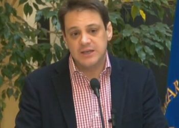 Gaspar Rivas lanza proyecto para que el presidente pueda disolver el Congreso.