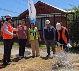 Reforzan campaña de cuidado de grifos con visita a terreno junto a vecinos de Rancagua.