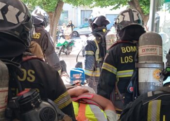 Simulacro de incendio en la Primera Comisaría de Los Ángeles llevó a la evacuación de más de 50 funcionarios.