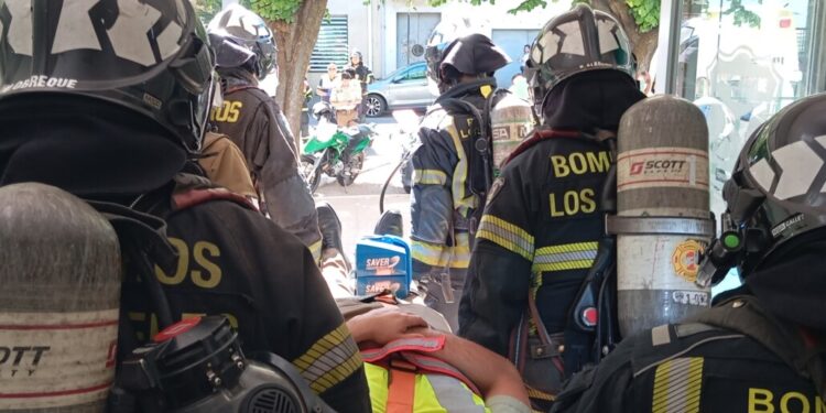 Simulacro de incendio en la Primera Comisaría de Los Ángeles llevó a la evacuación de más de 50 funcionarios.