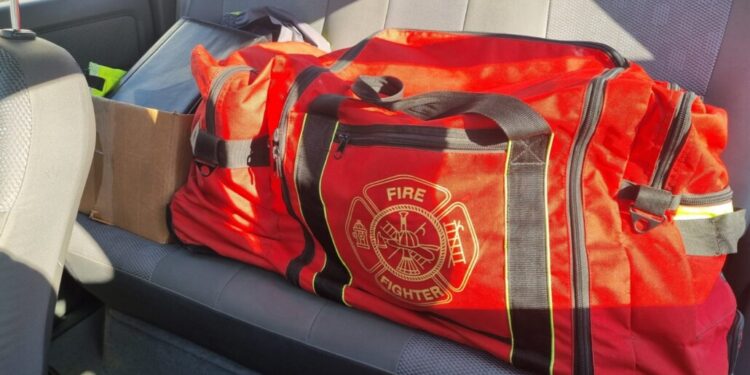 Sustraen equipo y uniforme completo a un bombero en las afueras de la Cuarta Compañía de Los Ángeles.