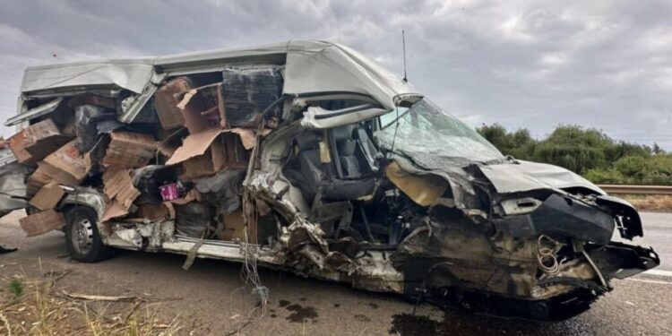 Accidente en la Ruta 5 Sur, próximo a Mulchén, reveló una peligrosa carga de fuegos artificiales.