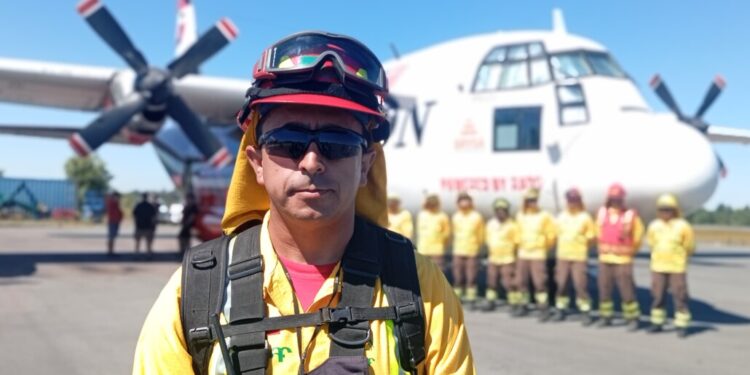 Desde su infancia junto al fuego: la historia de Juan Gonzales, el brigadista que ha dedicado su vida a proteger el Biobío.