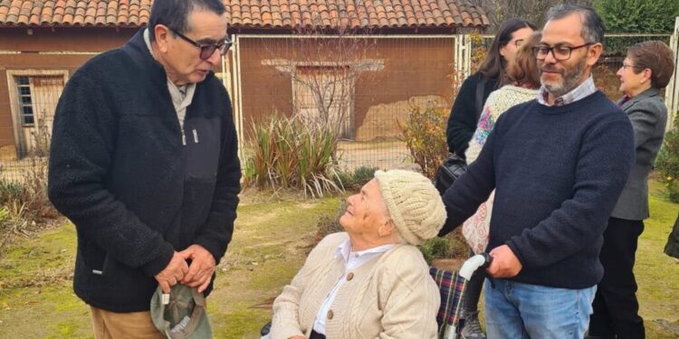 Rere, en Yumbel, rinde homenaje a Labrina del Rosario Chávez por sus casi 100 años: una vida plena rodeada de una gran familia.