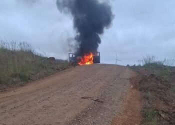 Incendian camioneta en Collipulli: Individuos amenazaron a trabajadores con armas.