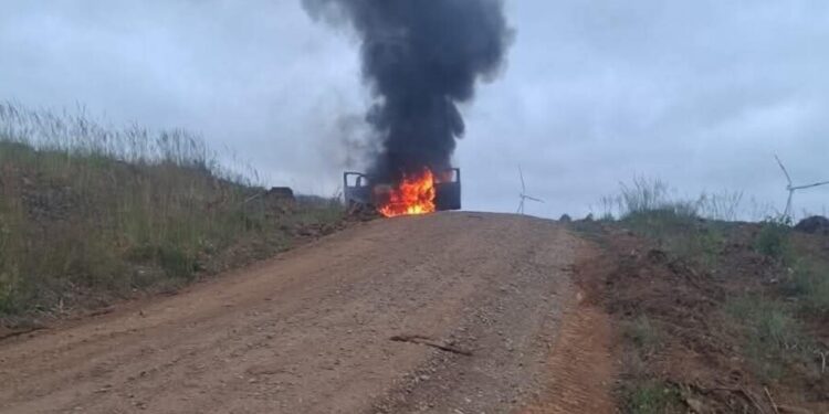 Incendian camioneta en Collipulli: Individuos amenazaron a trabajadores con armas.