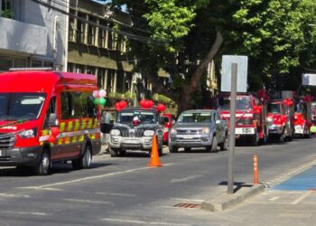 Los Bomberos de Los Ángeles preparan su Caravana Navideña para el 25 de diciembre.