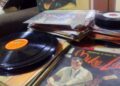 El regreso de los vinilos: La nostalgia que conquista a aficionados en Los Ángeles y gran parte de Chile.