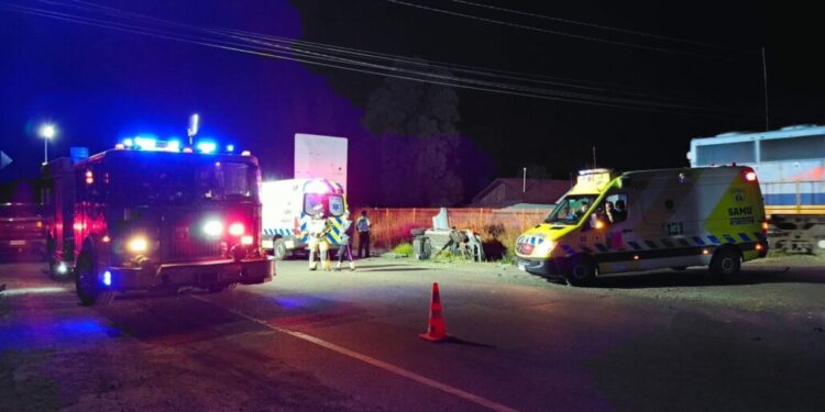Trágica colisión y volcamiento causa la muerte de una persona en Villa Coihue de Negrete.