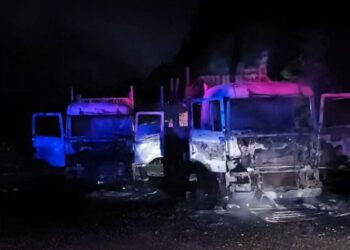Incendio intencionado en Malleco provoca la destrucción de dos camiones.