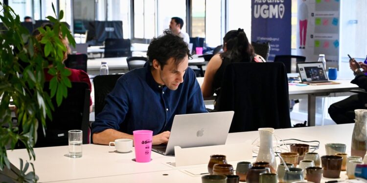 Gobierno de Santiago y Fundación Chile lanzan el Hub Metropolitano.