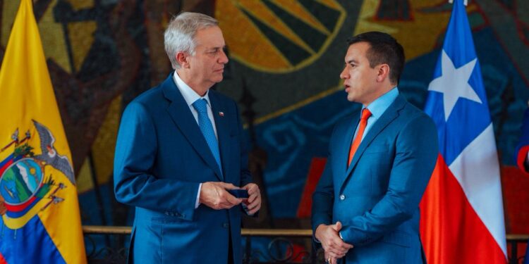 Presidente electo José Antonio Kast se junta con su homólogo de Ecuador.