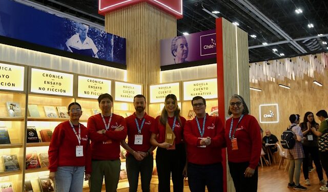 Chile se lleva el premio de oro al mejor stand en la FIL Guadalajara 2025 por segundo año seguido.