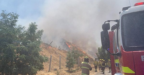 [AHORA] Se reporta incendio en Colina, cerca del sector San Luis.