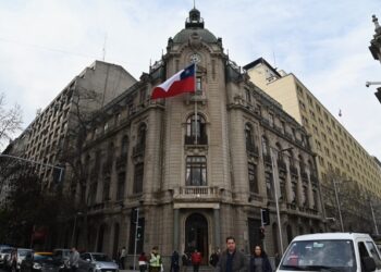 Corte manda a aseguradora a desprenderse de $1.000 millones del programa “Quédate” al Gobierno de Santiago.