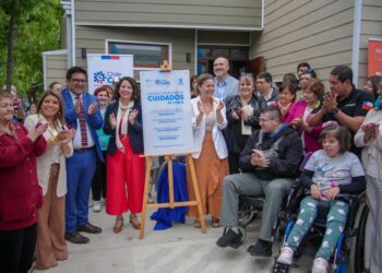Linares inaugura un Centro Comunitario de Cuidados, brindando nuevo apoyo a los cuidadores.