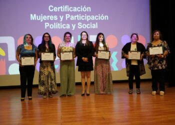 Mujeres del Maule finalizan su formación en liderazgo político y social.