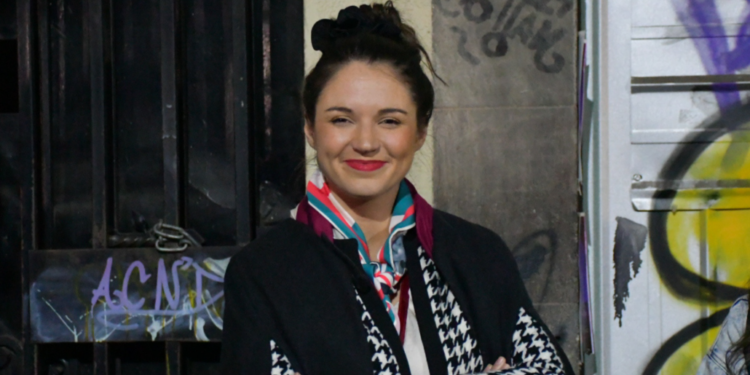 Pía enfrenta un dilema: Irina Karamanos se pronuncia sobre el posible regreso de la figura de Primera Dama.