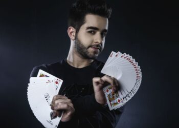 Michel Gallero, el mentalista que dejó a varios de la TV chilena maravillados, llega con la despedida de su show más impresionante.