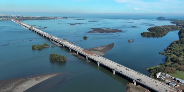 Camioneros ponen en duda el uso del Puente Industrial de Concepción a un mes de la implementación del peaje.