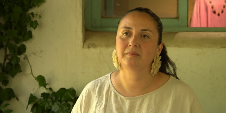 Marcela Ibáñez: la tintorera de Rari que recupera los colores del entorno.