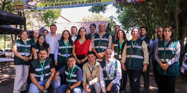 Ministro de Agricultura confirma que la mosca de la fruta será erradicada pronto en Malloa.