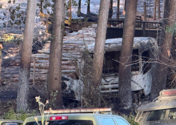 Encapuchados incendiaron tres camiones en un terreno forestal de Nueva Imperial, sin dejar pancartas que reivindicaran el ataque.