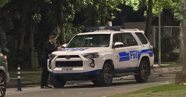 Familia sufre un violento turbazo en Vitacura.