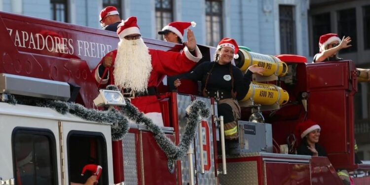 Bomberos de Valparaíso realizará una Gran Caravana Navideña por la ciudad: descubra la ruta.