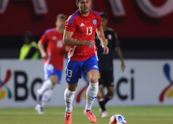 Kuscevic observa desde el banco la derrota que confirma el descenso de Fortaleza en Brasil.