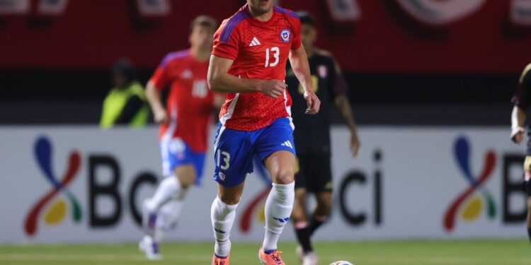 Kuscevic observa desde el banco la derrota que confirma el descenso de Fortaleza en Brasil.