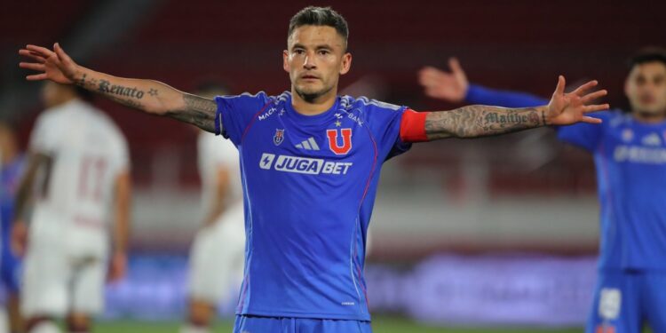 Se han dado a conocer detalles sobre la próxima renovación de Charles Aránguiz en la Universidad de Chile.