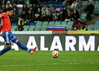 El chileno que brilla en la Superliga: Osorio es reconocido con un prestigioso premio.