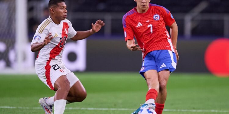 Marcelino Núñez brilla nuevamente en Inglaterra y contribuye con una asistencia en la contundente victoria del Ipswich Town.