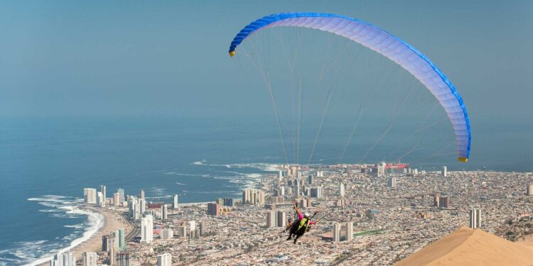 Capitán del Ejército murió tras un accidente durante una práctica de parapentismo en el sector Palo Buque de Iquique.