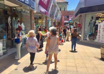 Patronato amplía sus horarios y días de atención con una gran variedad de regalos a precios de remate y liquidación.